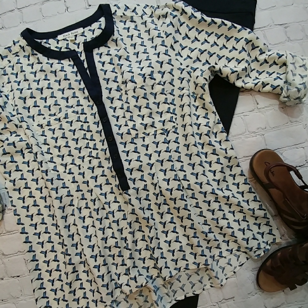 Black Rainn Blue Hummingbird Pullover Top